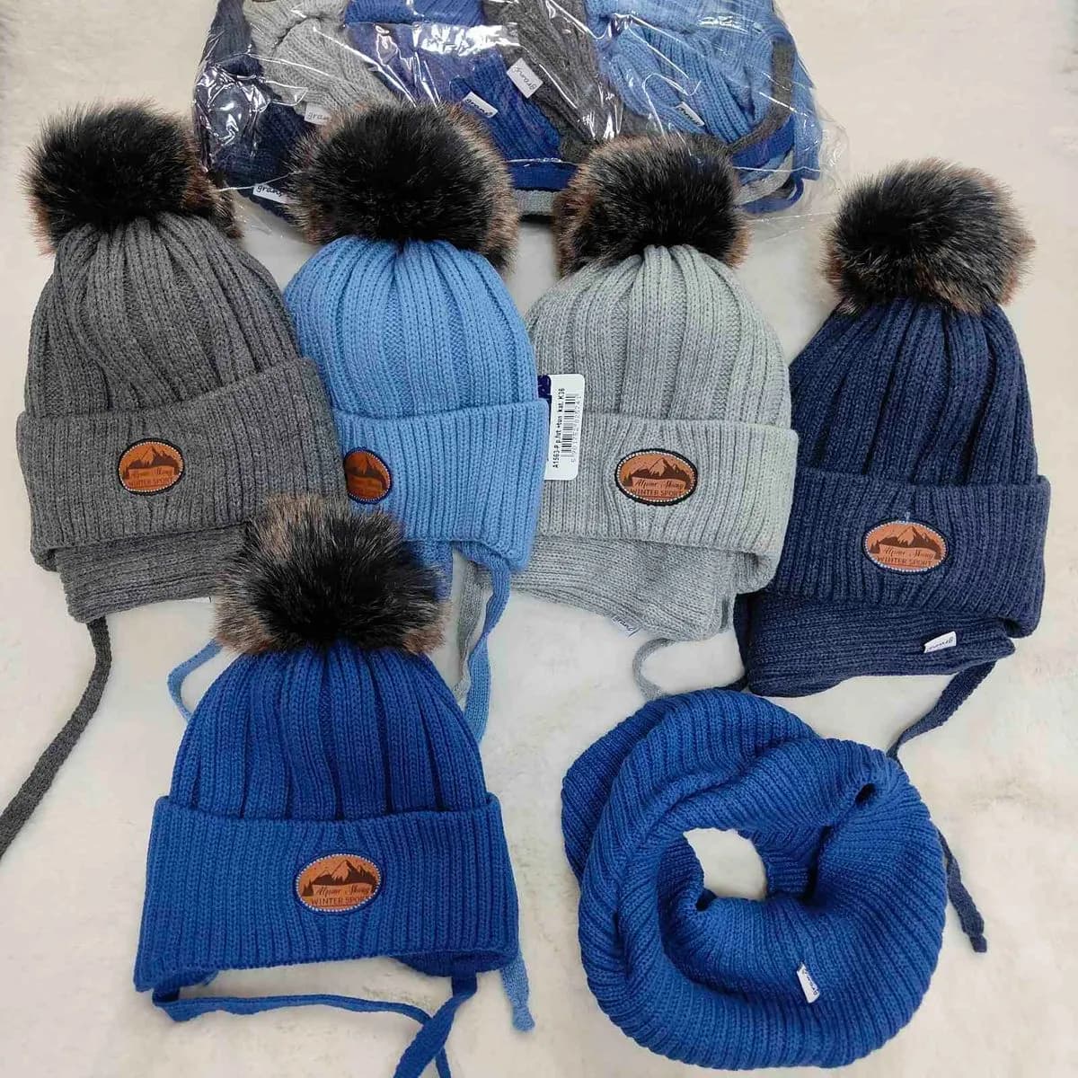 Komplet czapki i komin dla dzieci 48-50 z pomponem