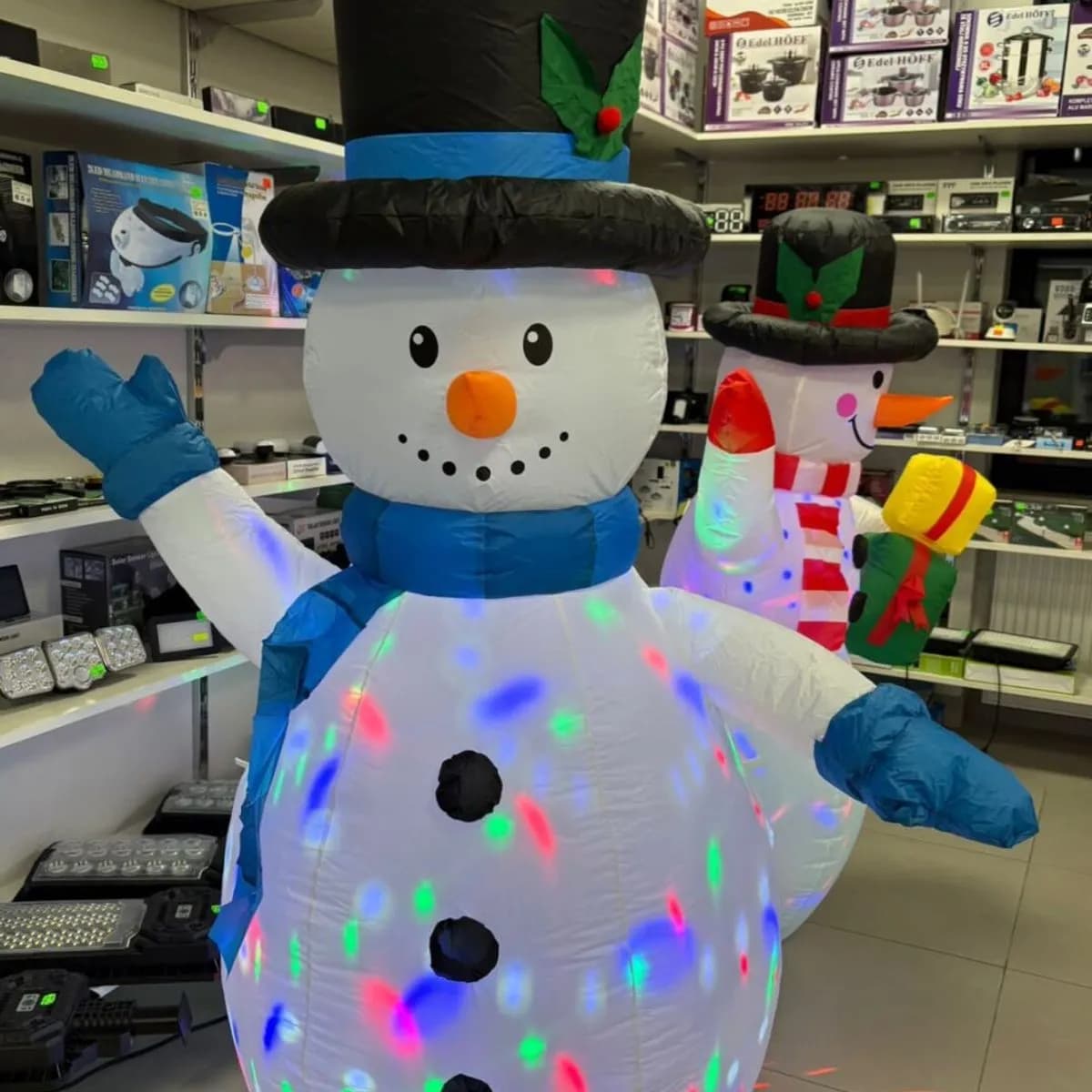 Dekoracja Świąteczny Bałwan LED 1,8metr