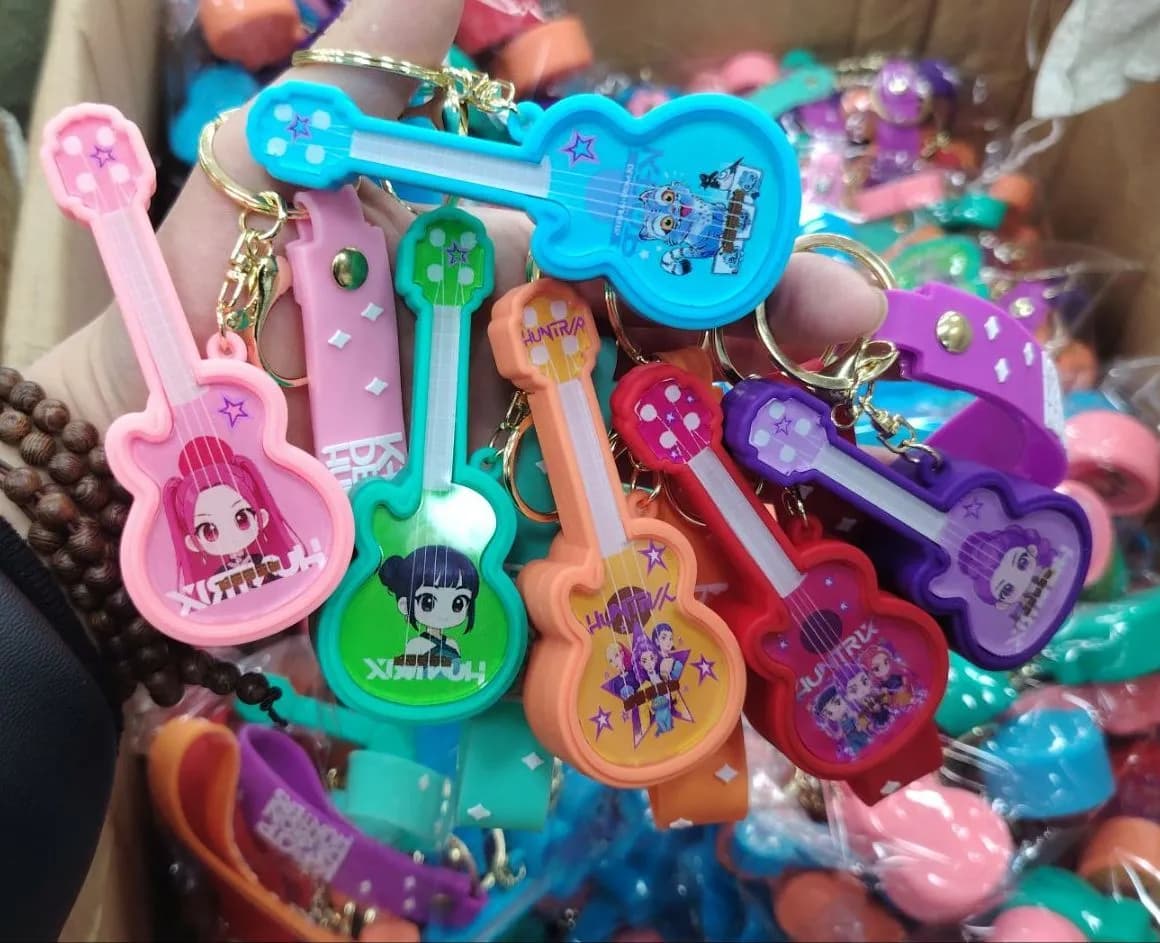 Brelok do Kluczy Kpop LED Gitara Kolorowy