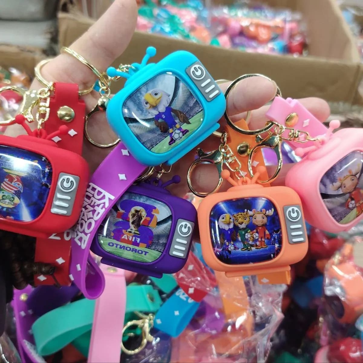 Brelok do Kluczy Piłka LED z Postaciami