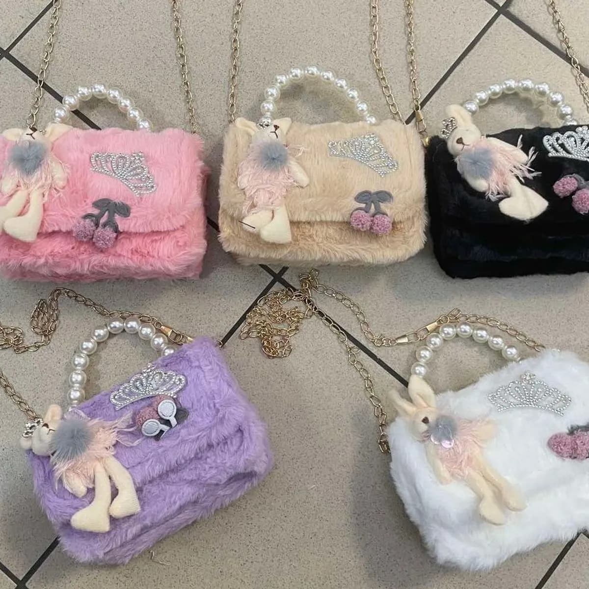 Torebki dla dzieci futrzane z ozdobami, 5 kolorów