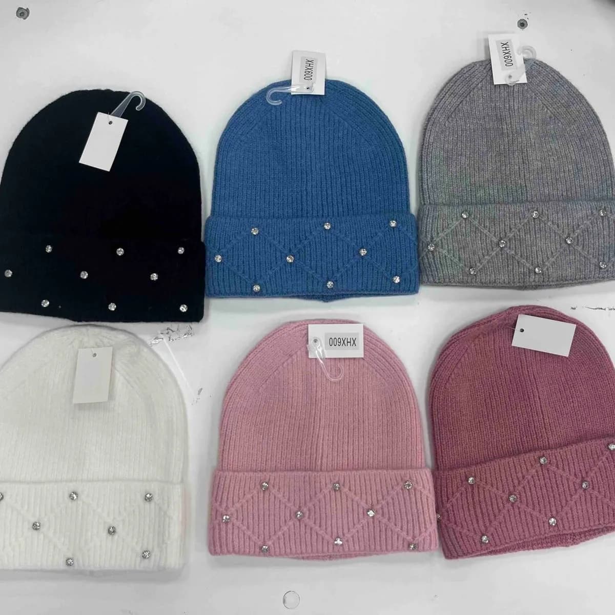 Czapki damskie beanie z ozdobami kryształkowymi 6 kolorów
