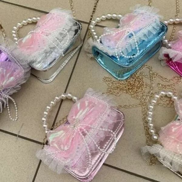 Torebka dla Dzieci metaliczna z kokardą i perłową rączką