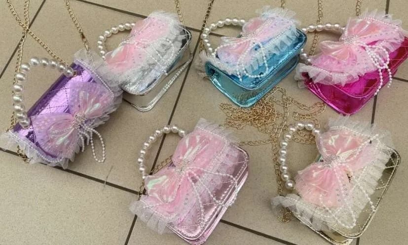 Torebka dla Dzieci metaliczna z kokardą i perłową rączką