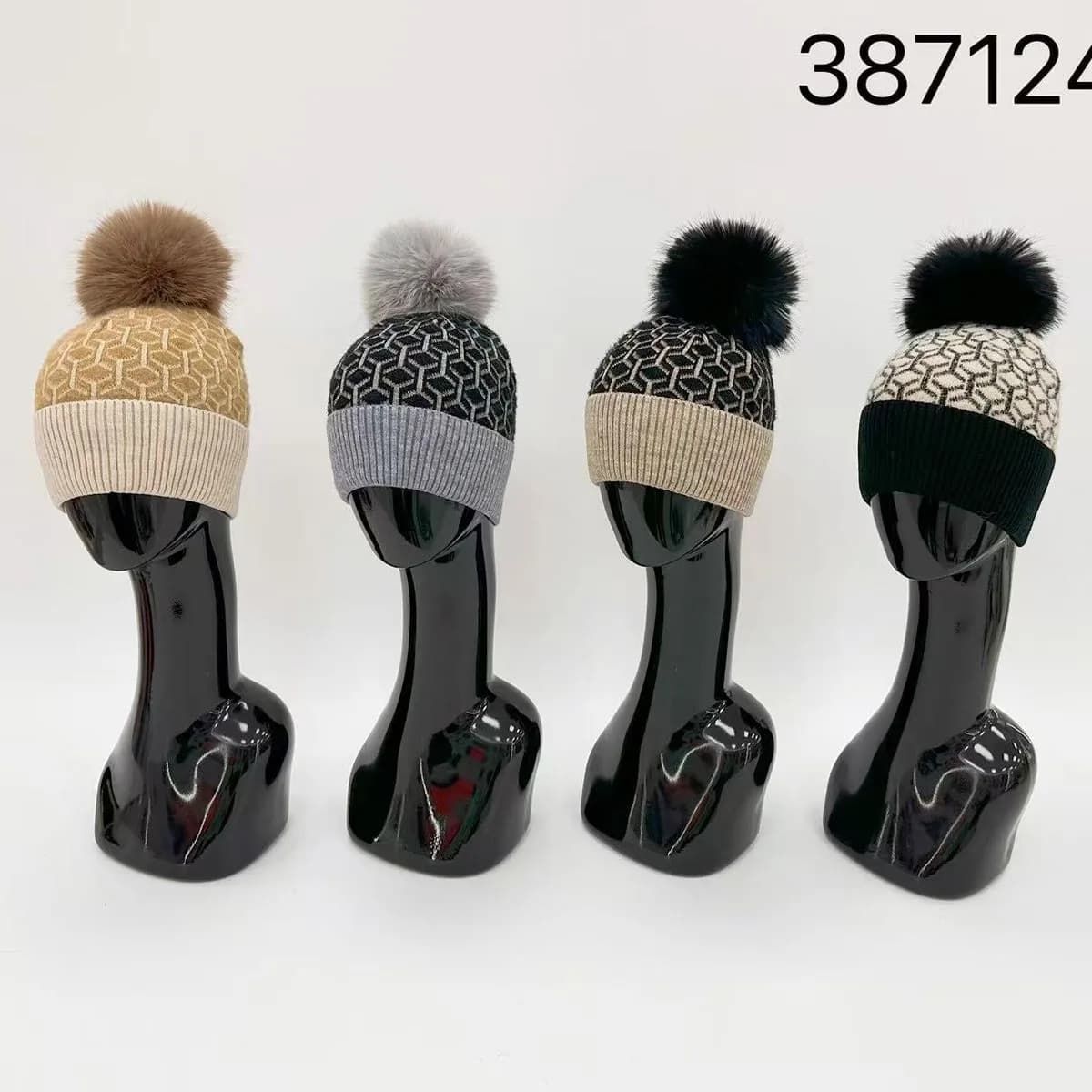 Czapka Zimowa Damska z Pomponem, Wzór Geometryczny, Mix Kolorów