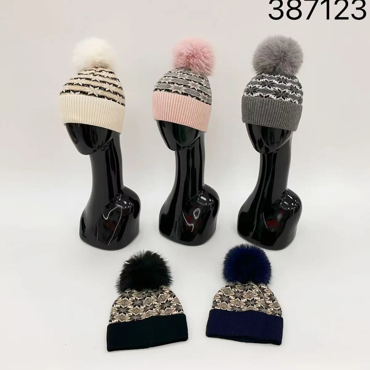 Czapka Zimowa Damska z Pomponem i Wzorem Norweskim, Mix Kolorów