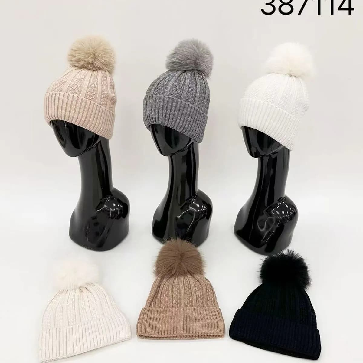 Czapka Zimowa Damska z Pomponem Prążkowana Mix Kolorów