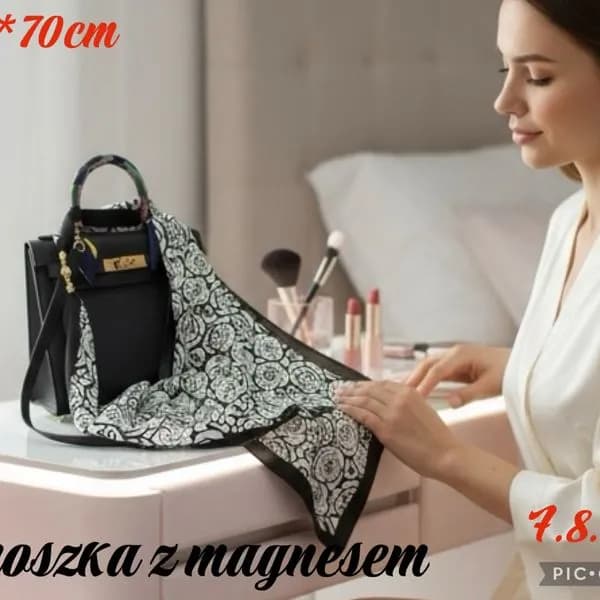 Chusta Damska Kwiatowa 70cm x 70cm