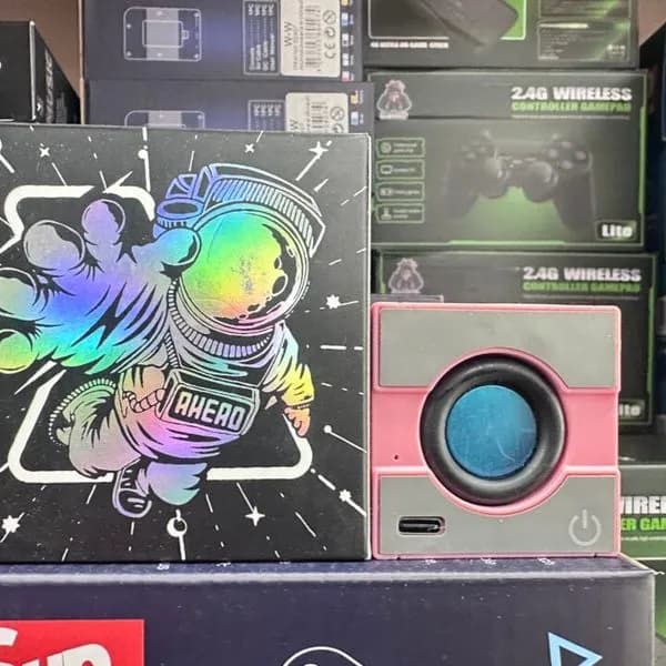 Głośnik Wireless Speaker przenośny różowy, motyw Astronauta Ahead