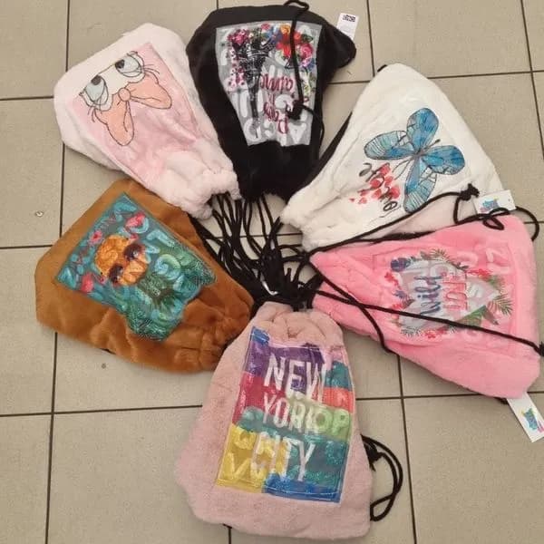 Zestaw 6 torebek-drawstring dla dzieci plush