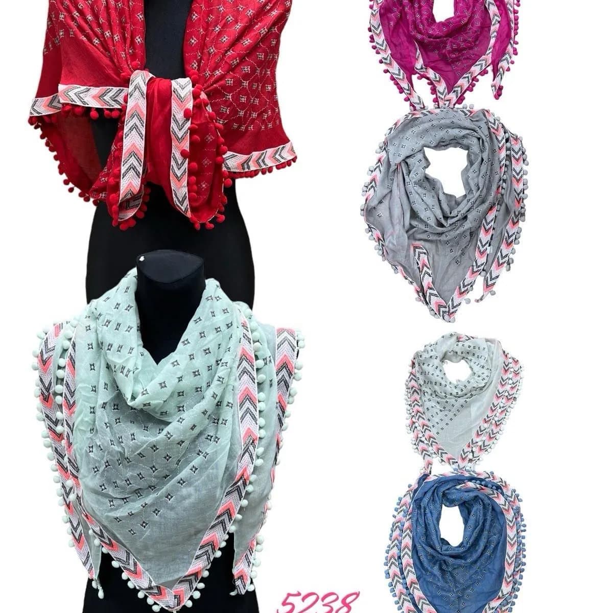 SZALIK DAMSKI z pomponami i wzorem geometrycznym, bawełna-wiskoza