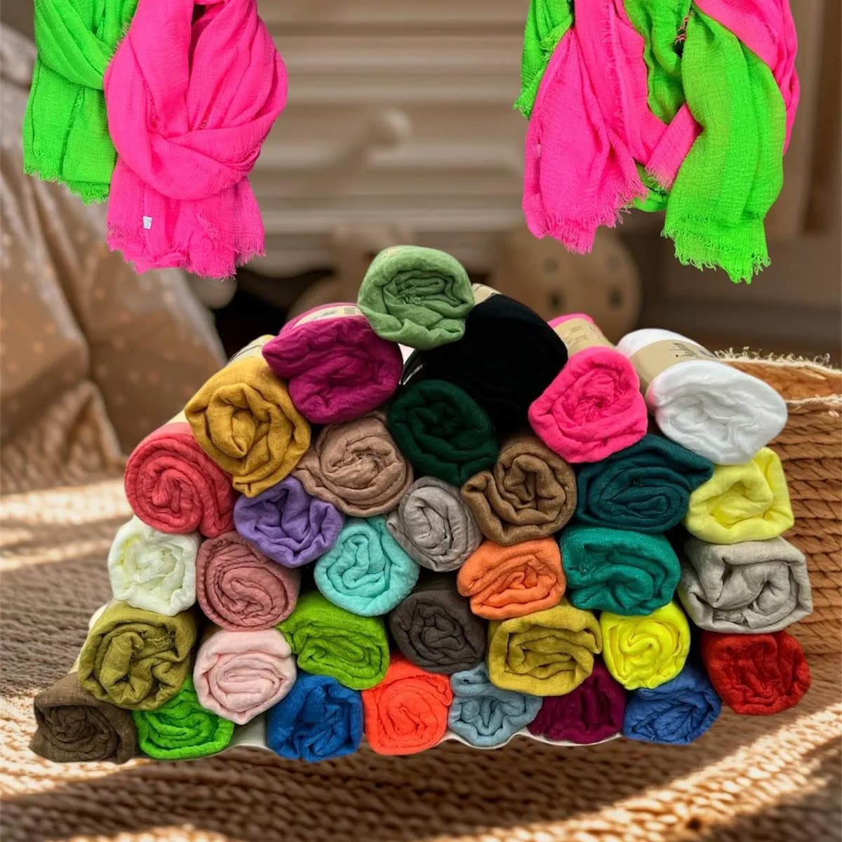 Szalik damski wiskozowy gnieciony - mix kolorów (12 szt.)