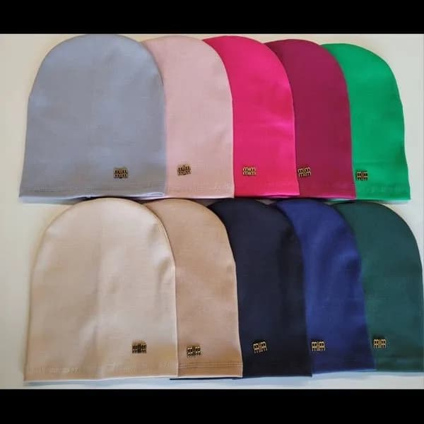 Czapka damska dziecięca prążkowana beanie z blaszką 10 szt.