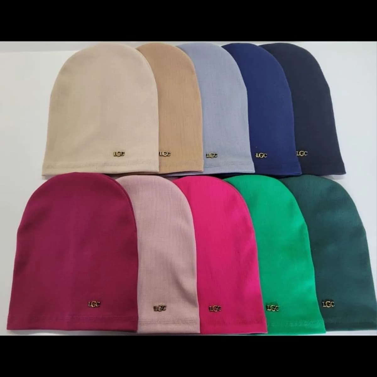 Czapka damska prążkowana z logo LGC - mix kolorów 10 szt.