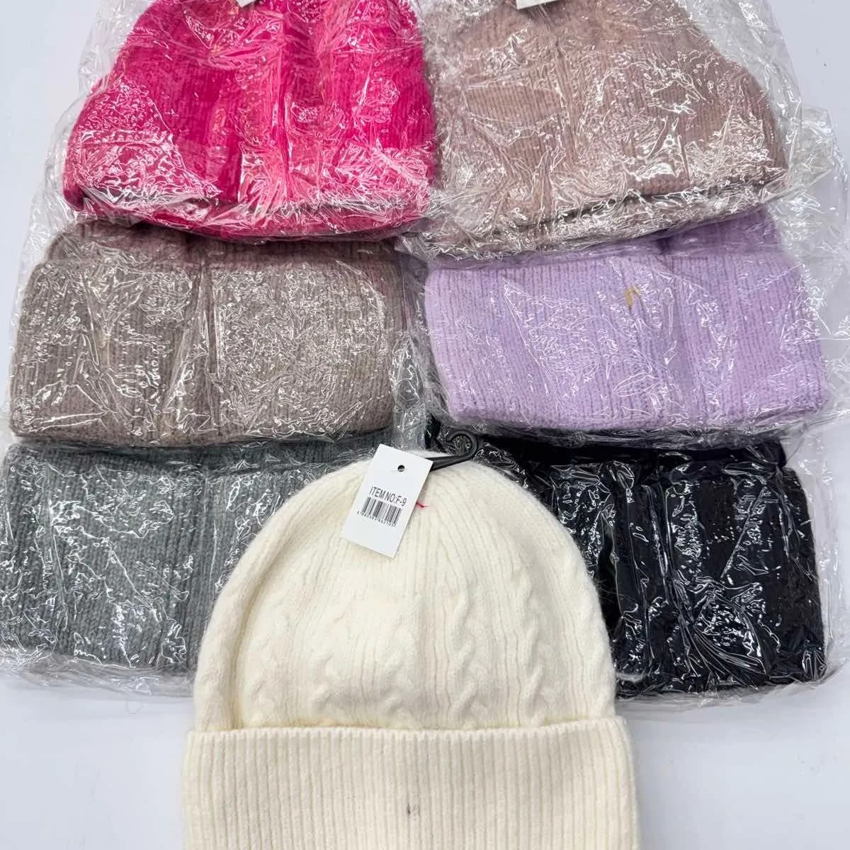 Czapka damska zimowa dzianinowa z warkoczem, mix kolorów