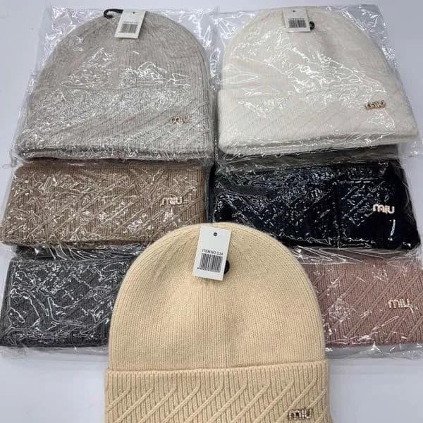 Czapka damska/młodzieżowa z logo MIU, dzianina, mix kolorów 12szt