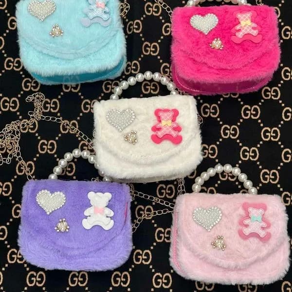 Torebka dla dzieci futrzana z perłami i misiem, mix kolorów