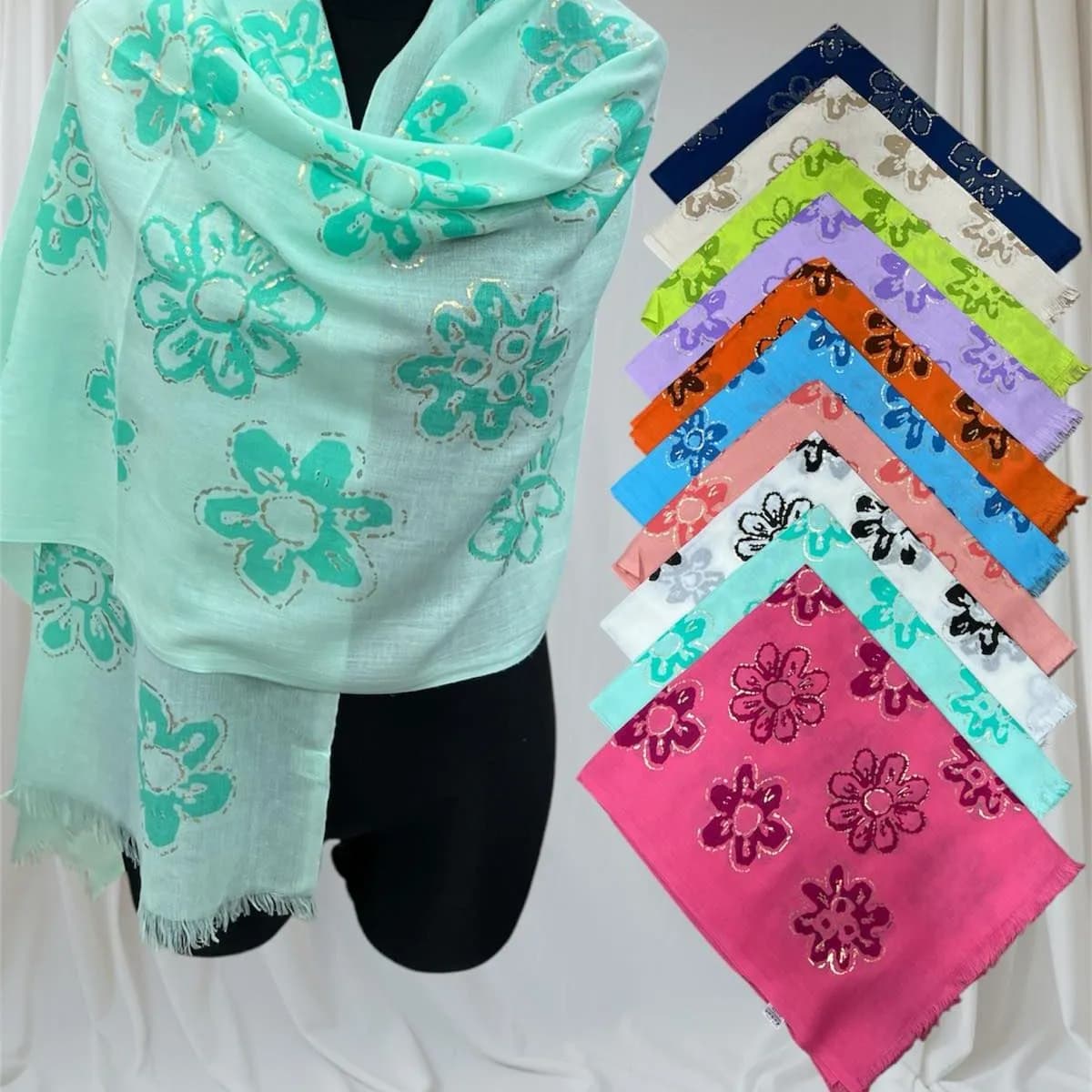 Szaliki damskie w kwiaty ze złotym zdobieniem, mix kolorów