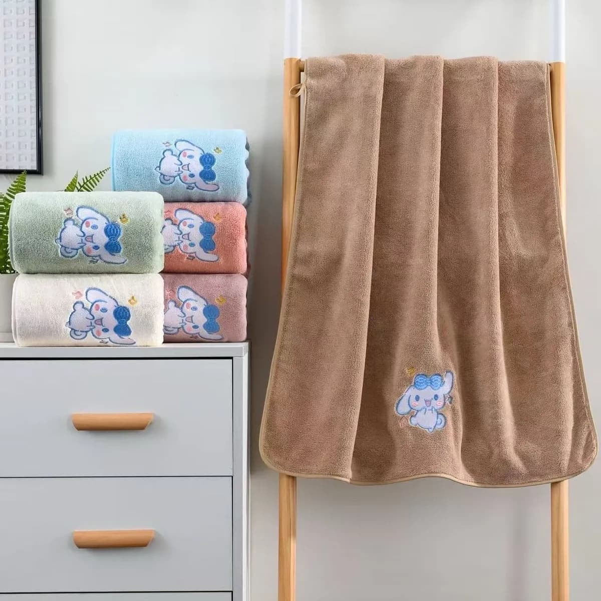 Ręczniki mikrofibra 50/100 cm z haftem postać mix kolorów