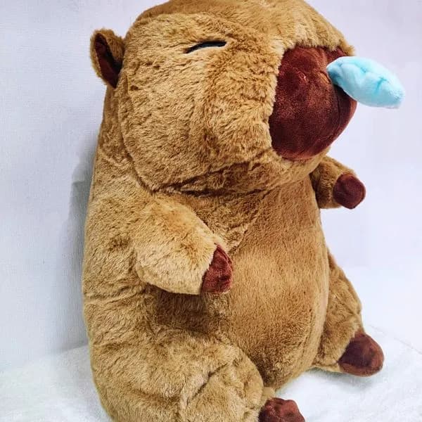 Maskotka wombat z kocykiem brązowa