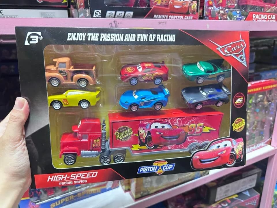 Zestaw Samochod Avengers Cars 3 - Laweta + 6 Autek Wyścigowych