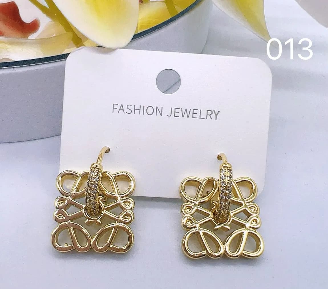 Kolczyki damskie złote ozdobny wzór z cyrkoniami 12 szt.