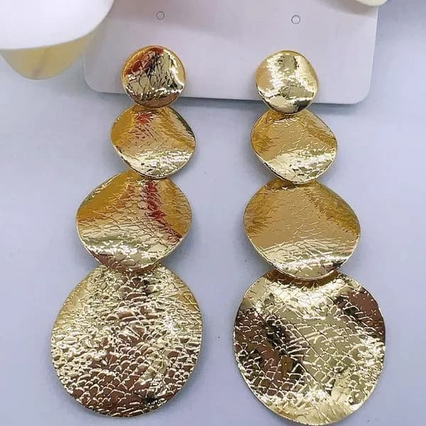 Kolczyki damskie mosiężne złote długie teksturowane koła 12szt