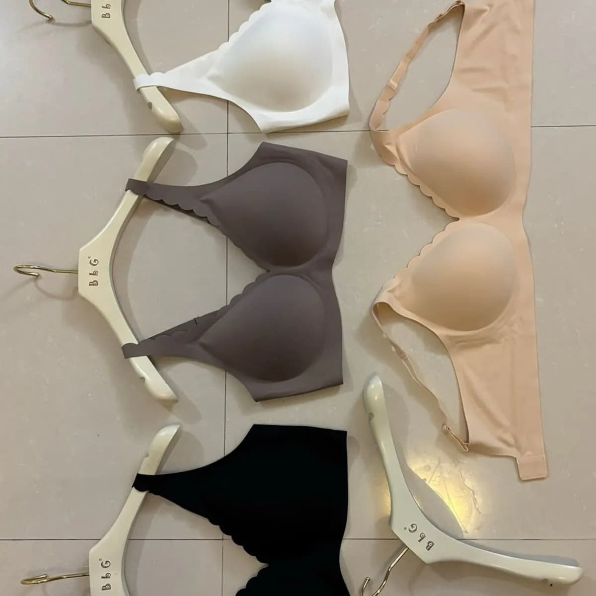 Biustonosze damskie bezszwowe reenice R0189, M-XXL, 24 szt.