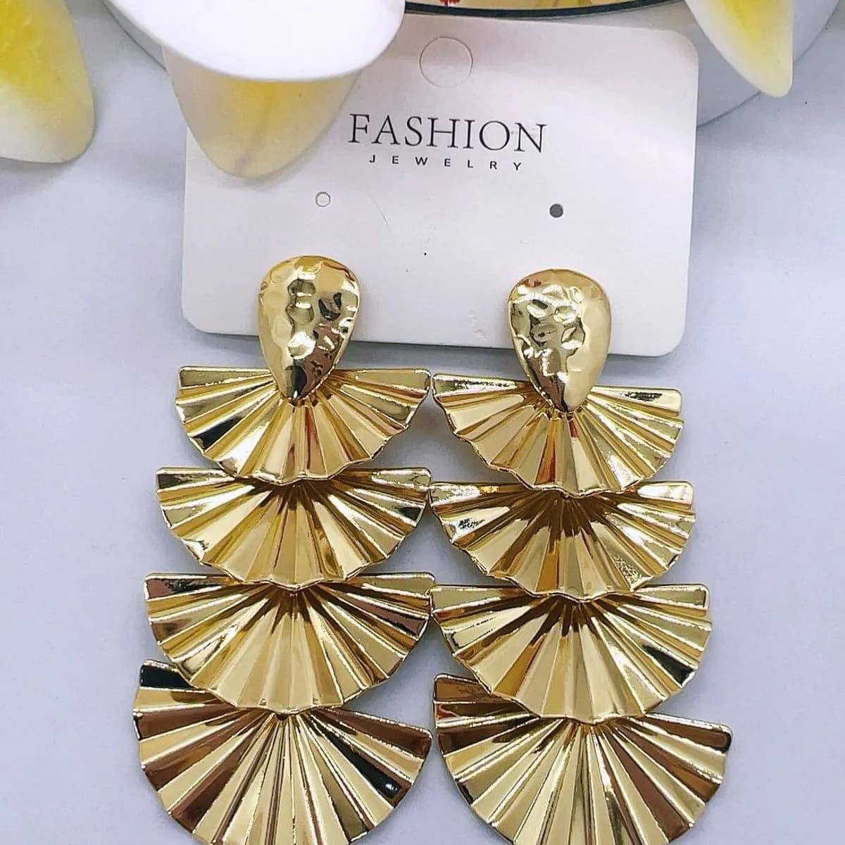 Kolczyki damskie mosiężne złote wachlarze wielowarstwowe 12 szt.