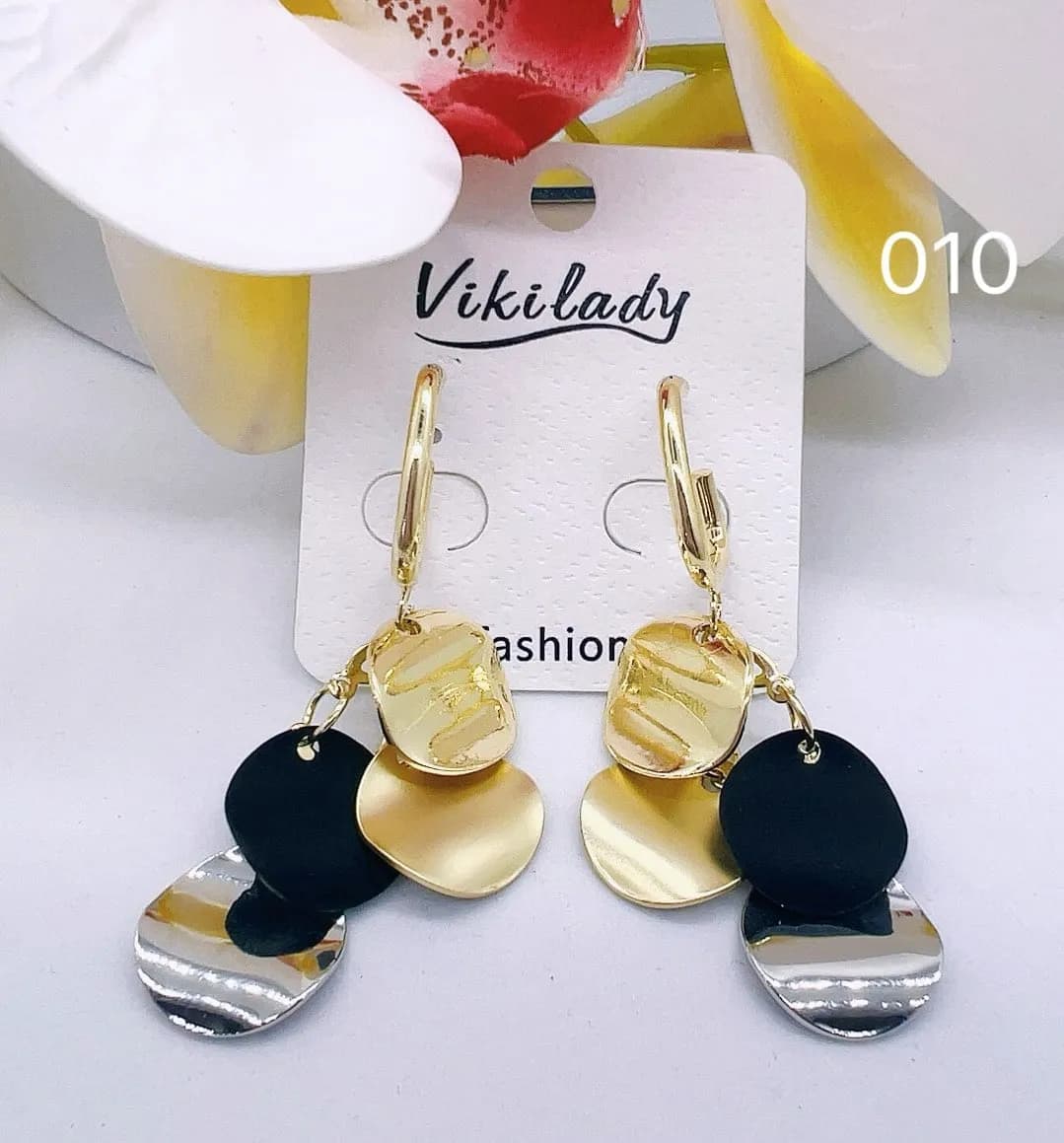 Kolczyki damskie wiszące Vikilady, złote z czarnymi krążkami, 12szt