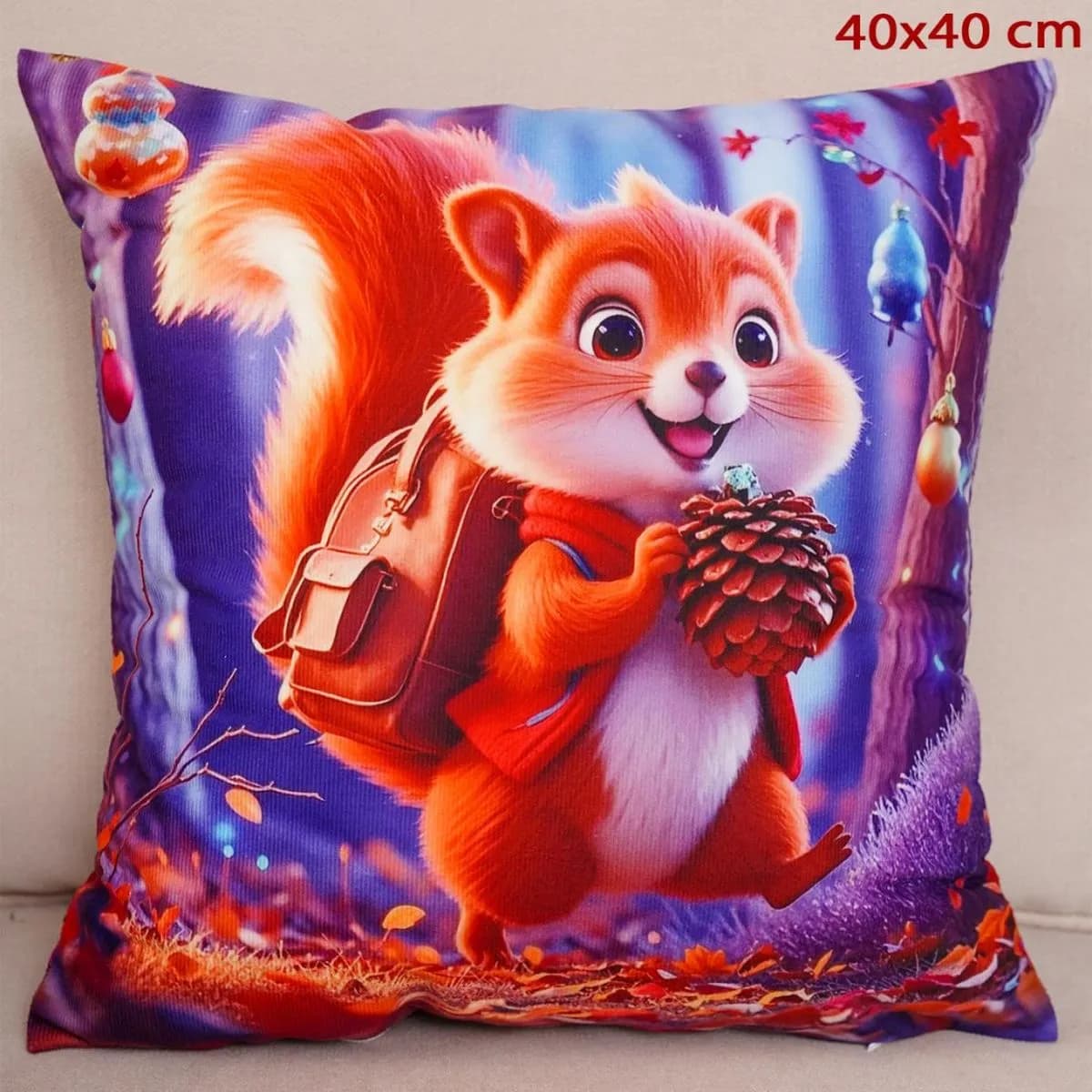 Poszewka świąteczna 40x40cm wzór wiewiórka z szyszką
