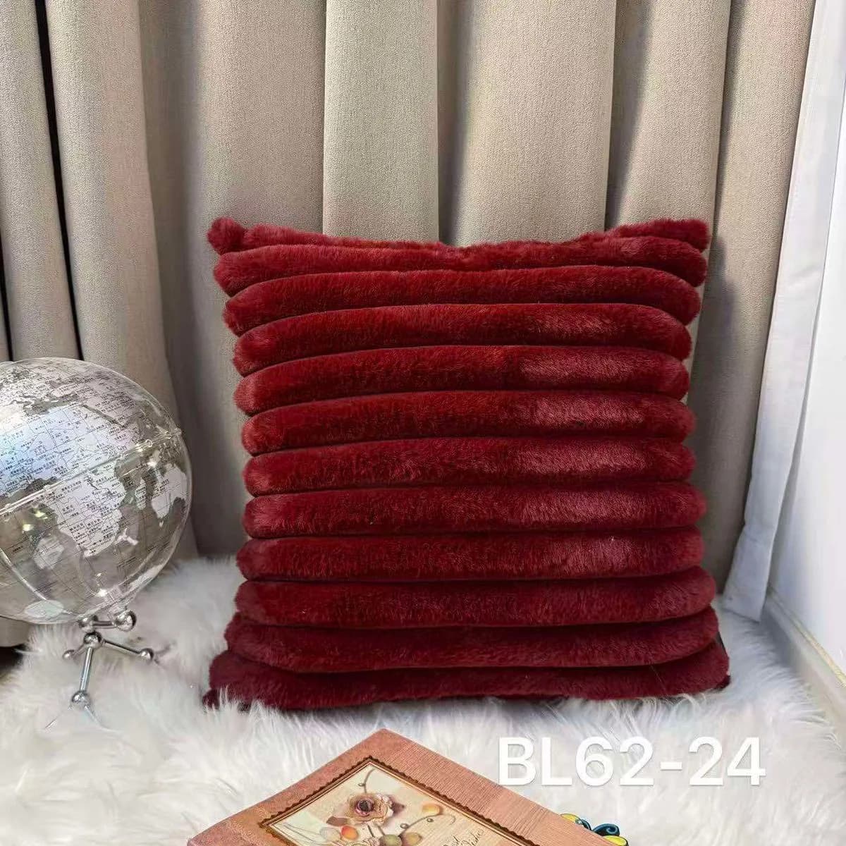 Poszewka dekoracyjna 40x40cm pluszowa prążkowana bordowa