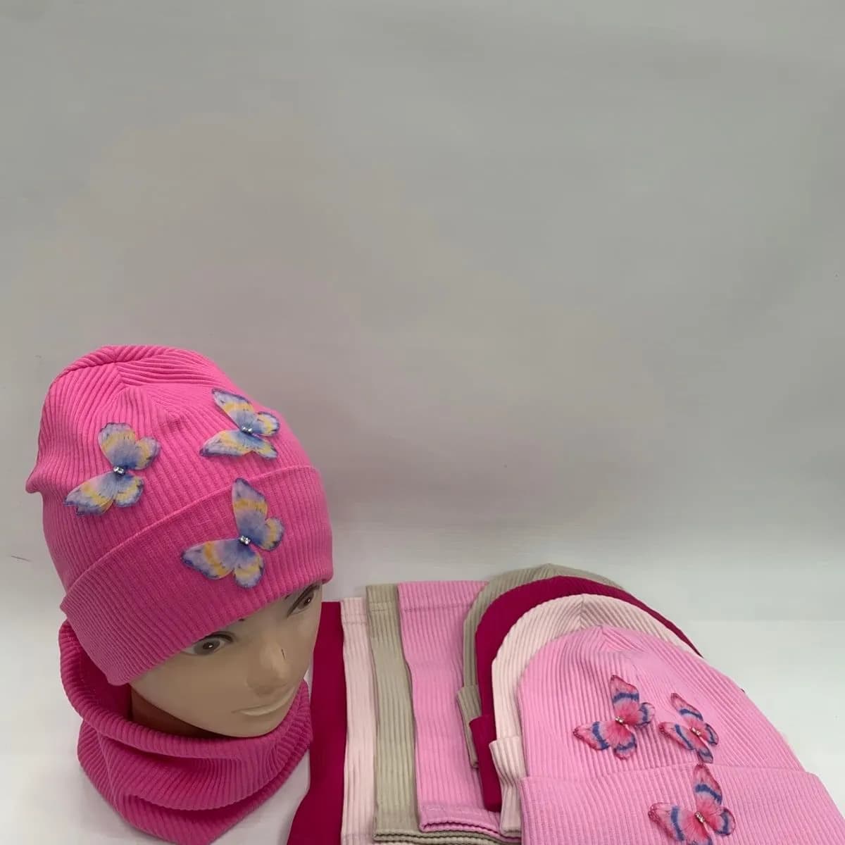 Czapki Damski Komplet z Kominem, Prążkowane z Motylami