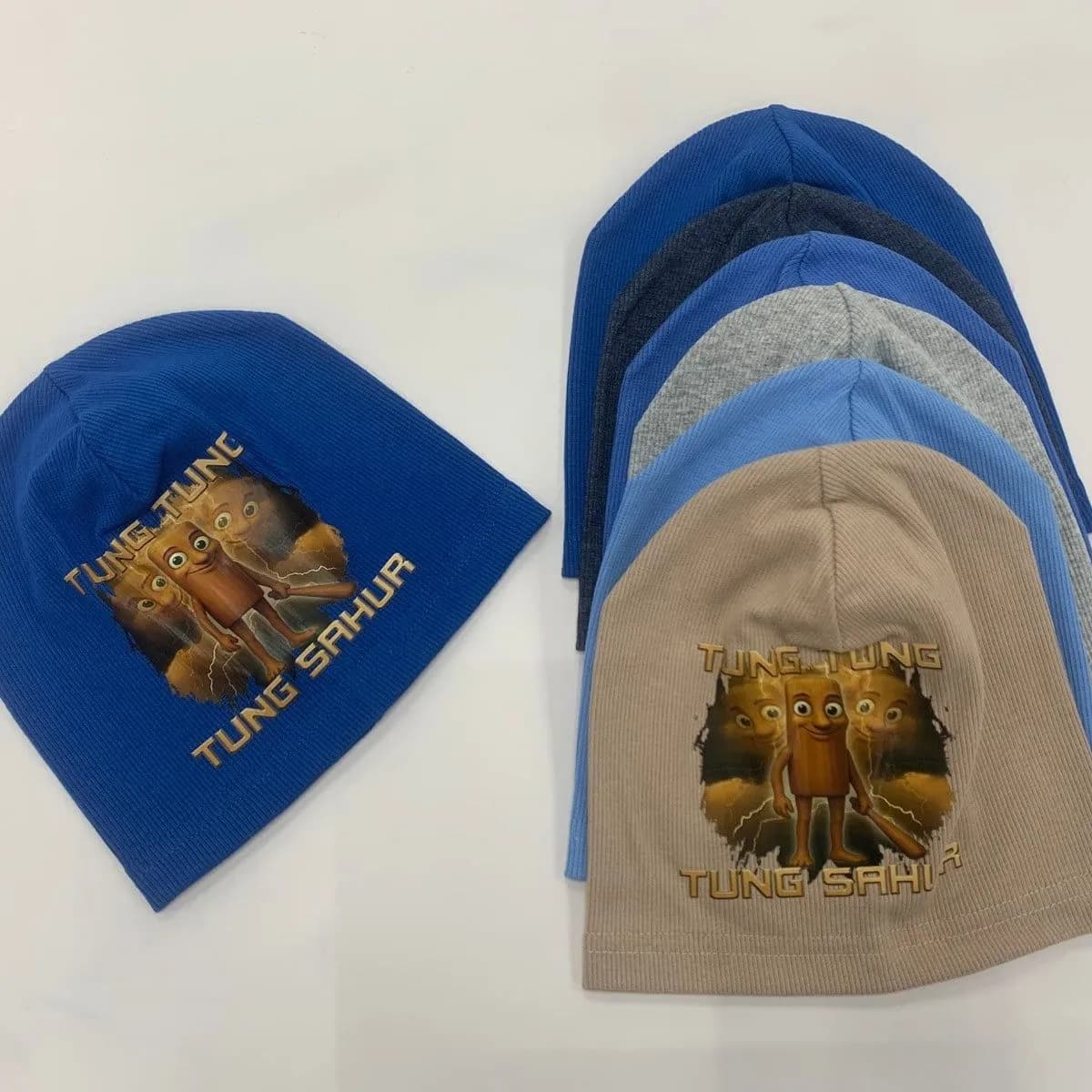 Czapki dziecięce prążkowane Tung Tung Sahur, mix kolorów