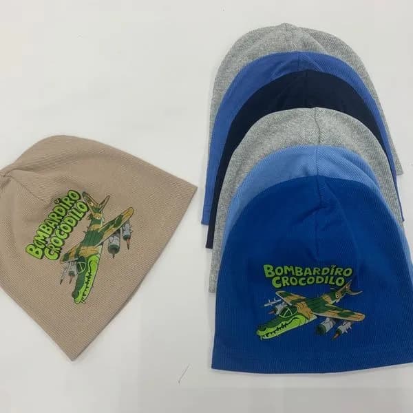 Czapki dziecięce prążkowane z nadrukiem samolotu, mix kolorów 12szt