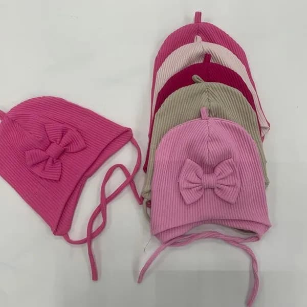 CZAPKI DZIECIĘCE prążkowane z kokardką i wiązaniem, mix kolorów