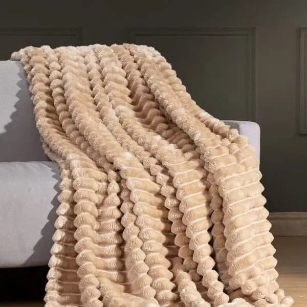 Koc 200x220cm beżowy miękki z tłoczeniem w paski