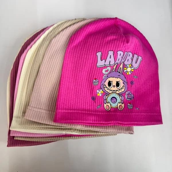 Czapki dziecięce prążkowane LABUBU mix kolorów 10 szt.