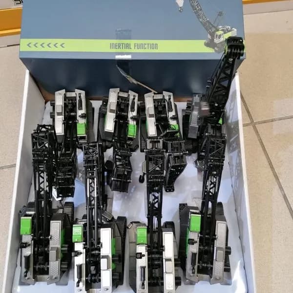 Samochód Engineering Vehicle Dźwig Gąsienicowy City Exploit, 8 szt.