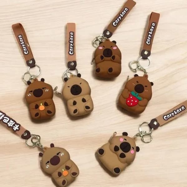 Brelok do Kluczy Kapibara Gumowy z Paskiem Mix Wzorów 12szt