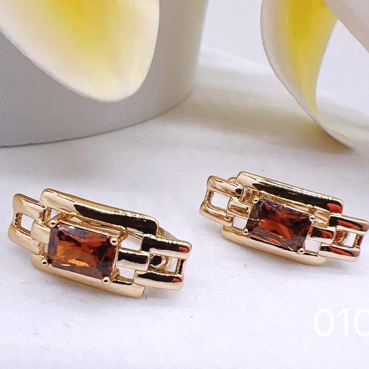 Kolczyki Damskie Złote z Brązowym Kamieniem Prostokątne 24 szt.