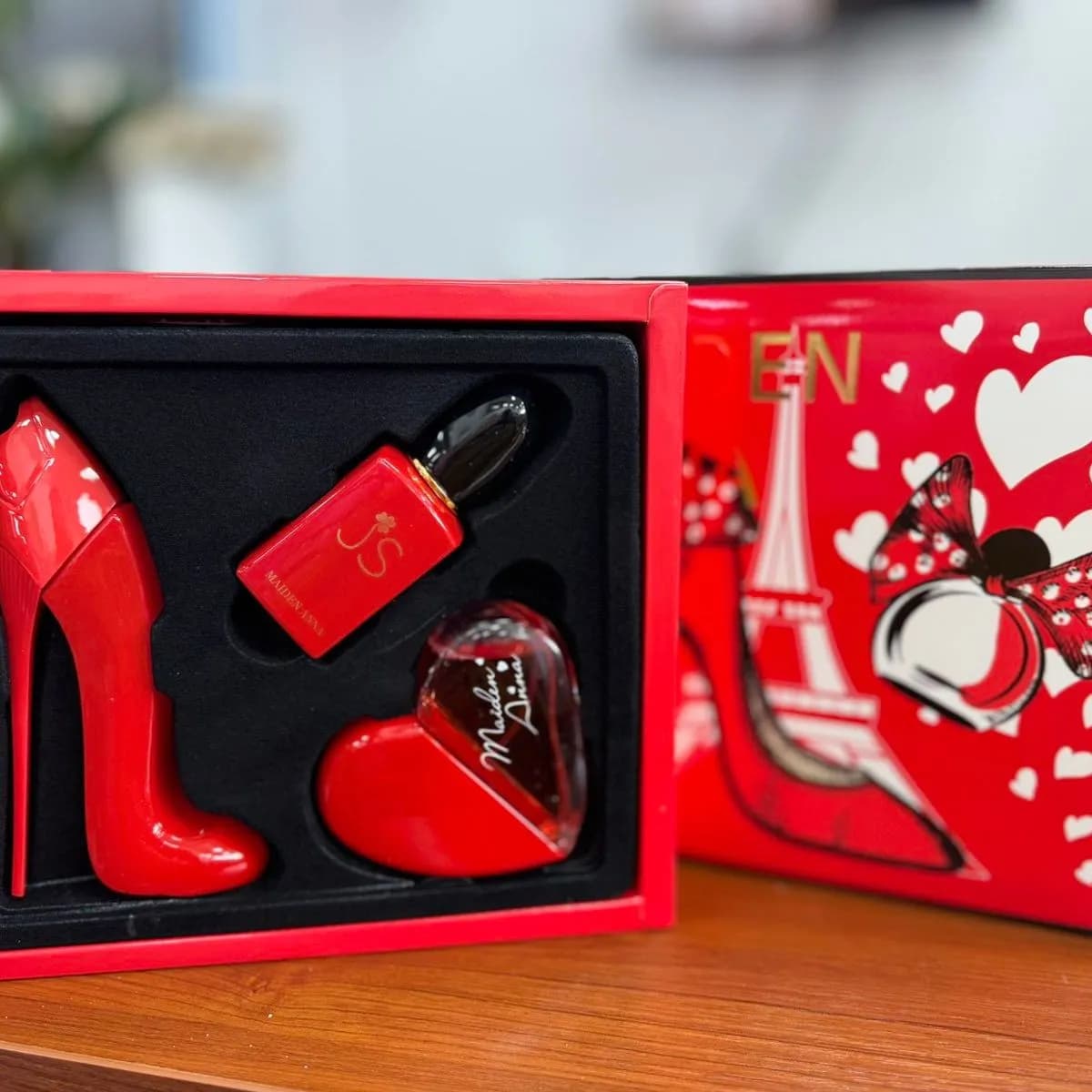 Zestaw Perfum Queen w kształcie szpilki i serca