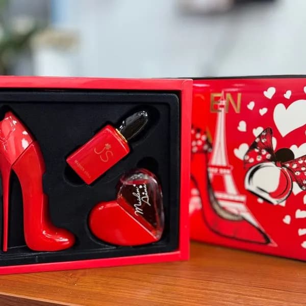 Zestaw Perfum Queen w kształcie szpilki i serca