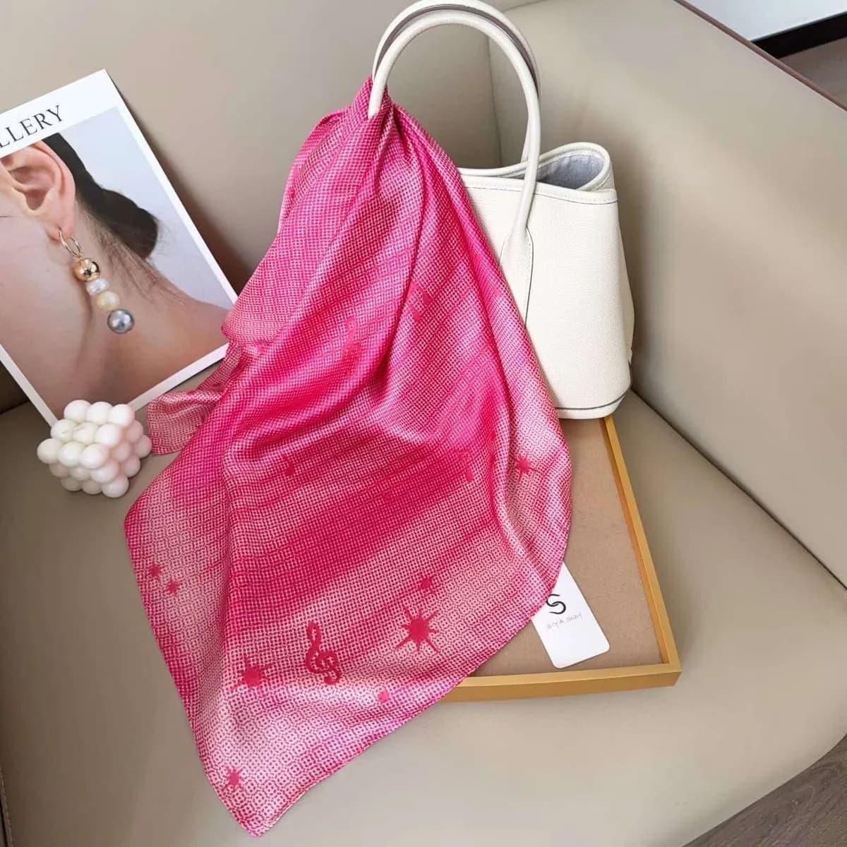 Chusta Damska Różowa z Gwiazdami i Nutami Muzycznymi