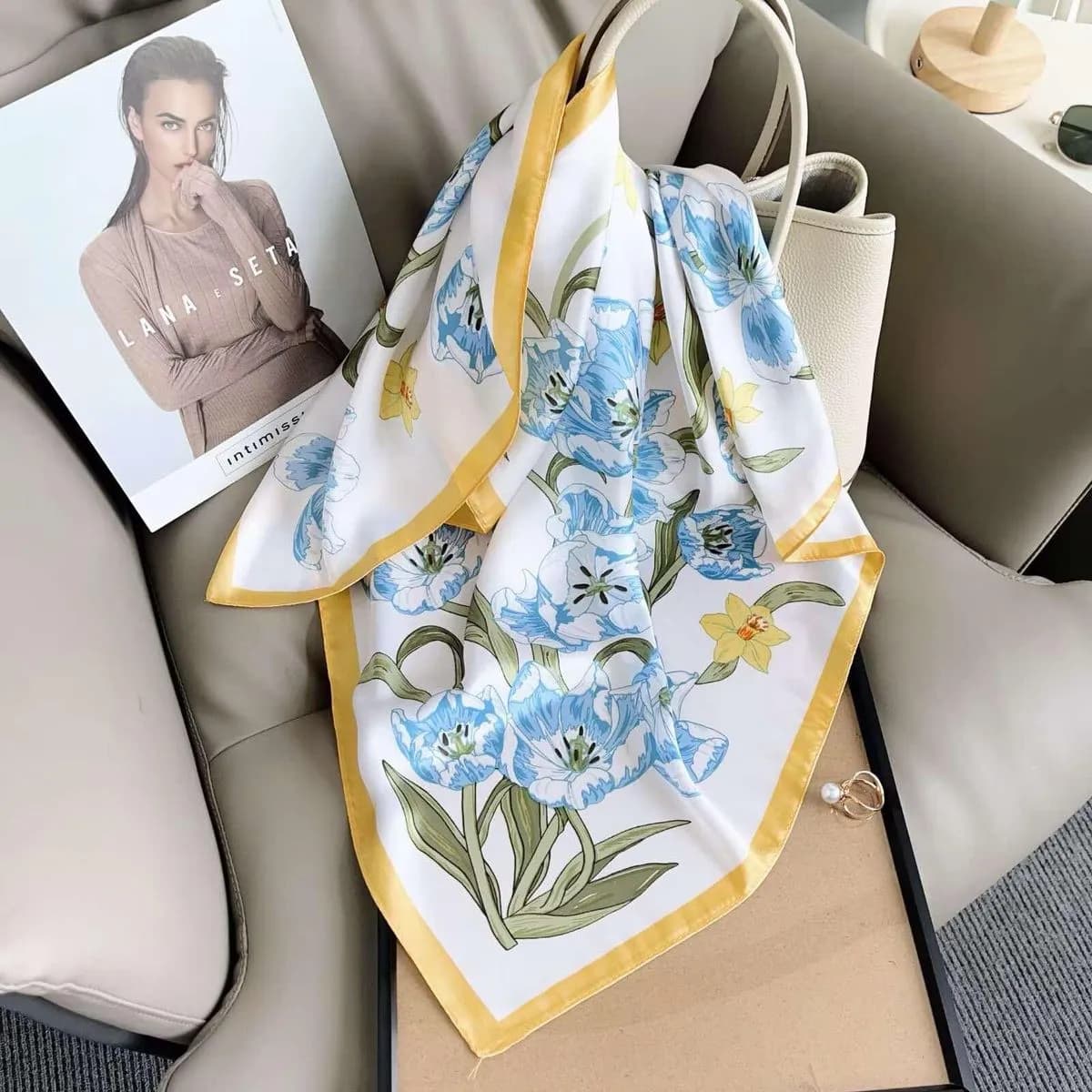 Chusta Damska Kwiatowa Niebiesko-Biała SKU 30326-94