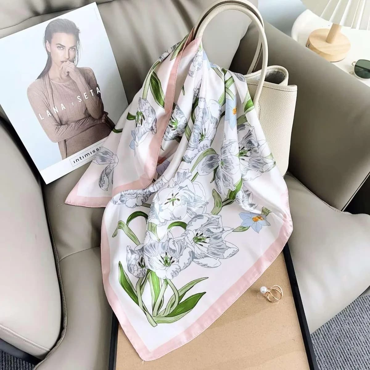 Chusta damska print kwiatowy biało-różowy