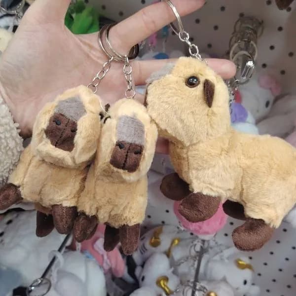 Brelok zabawka pies pluszowy beżowy z brązowymi akcentami