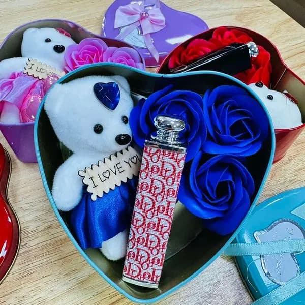 Pudełko Prezent Kwiaty&amp; Szminka