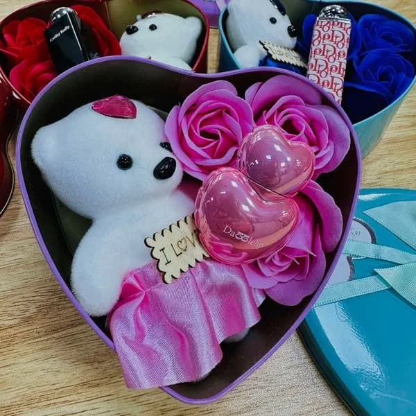 Pudełko Prezent Kwiaty&amp; Szminka