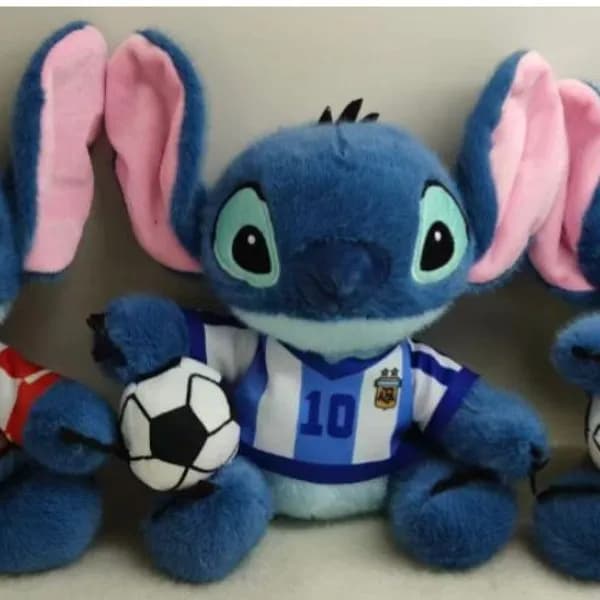 Maskotka Pluszowa Stitch 25cm z Piłką Nożną